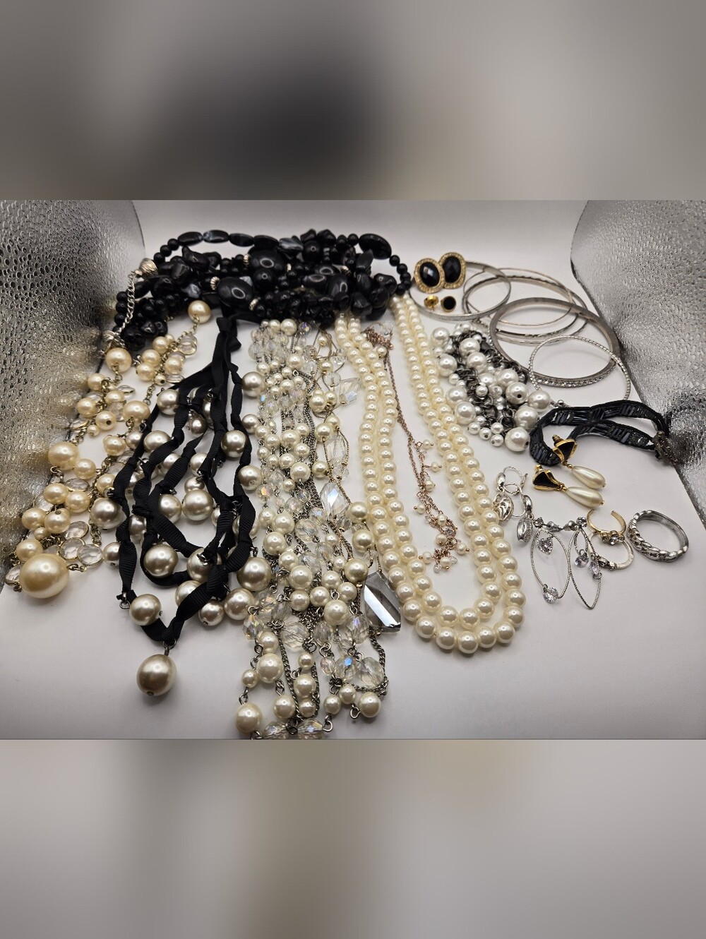 Costume Jewelry Lot Black Pearl 20 Wearable Pieces Necklace Bracelet Earrings